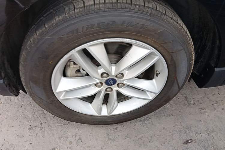 Used Ford Edge 2015 2.0T GTDi Two-Wheel-Drive Platinum Edition Left Front Wheel Hub
