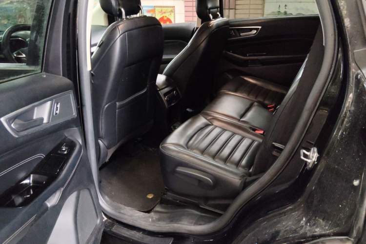 Used Ford Edge 2015 2.0T GTDi Two-Wheel-Drive High-Line Version Left Rear Seat