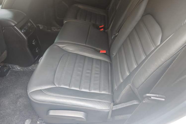 Used Ford Edge 2015 2.0T GTDi 4x4 High-Grade Model Left Rear Seat