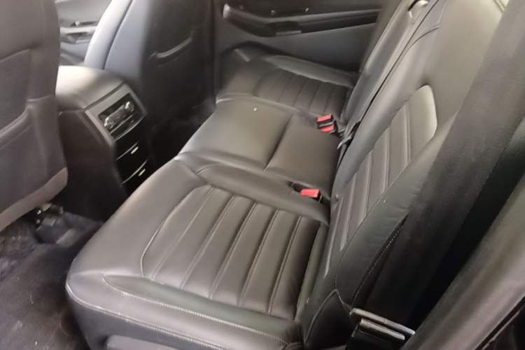 Used Ford Edge 2015 2.0T GTDi Two-Wheel-Drive Platinum Edition Left Rear Seat