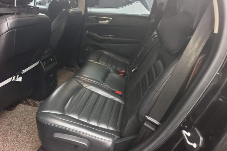 Used Ford Edge 2015 2.0T GTDi Two-Wheel-Drive High-Line Version Left Rear Seat