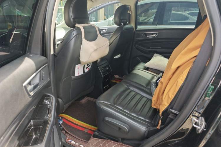 Used Ford Edge 2015 2.0T GTDi Two-Wheel-Drive High-Line Version Left Rear Seat