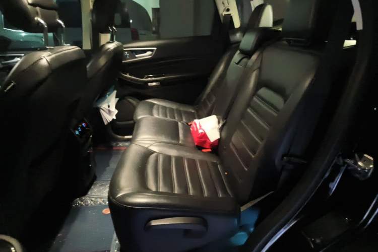 Used Ford Edge 2015 2.0T GTDi Two-Wheel-Drive High-Line Version Left Rear Seat
