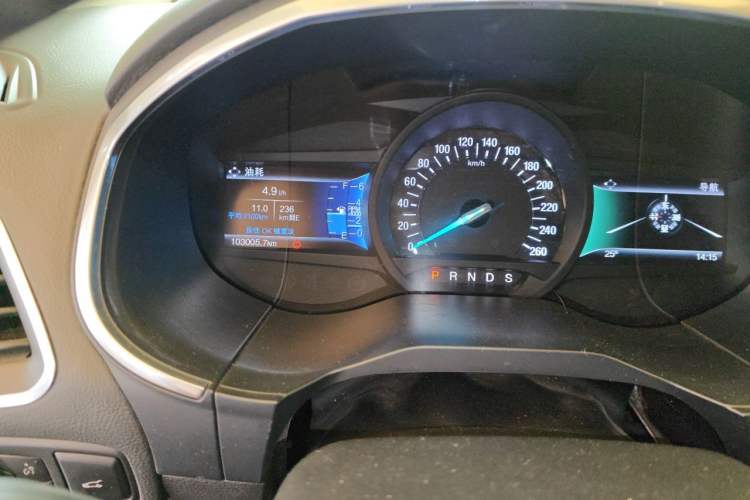 Used Ford Edge 2015 2.0T GTDi 4x4 High-Grade Model Odometer Close Up