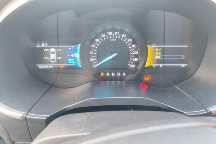 Used Ford Edge 2015 2.0T GTDi 4x4 High-Grade Model Odometer Close Up