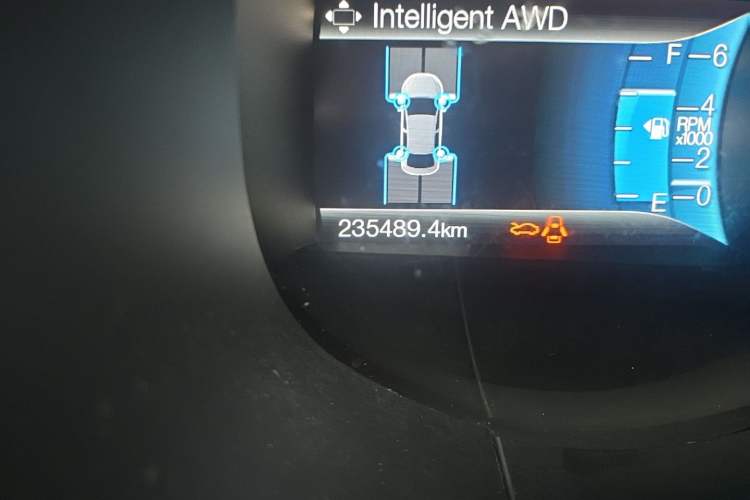 Used Ford Edge 2015 2.0T GTDi 4x4 High-Grade Model Odometer Close Up