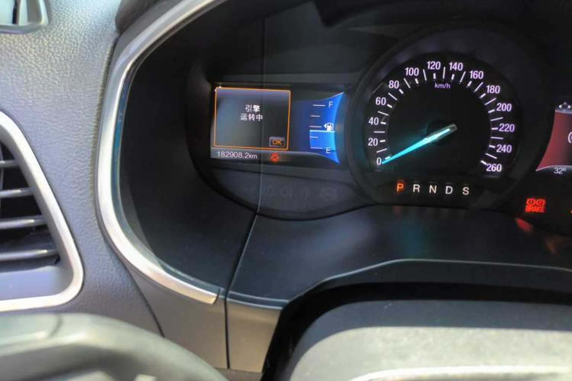 Used Ford Edge 2015 2.0T GTDi 4x4 High-Grade Model Odometer Close Up