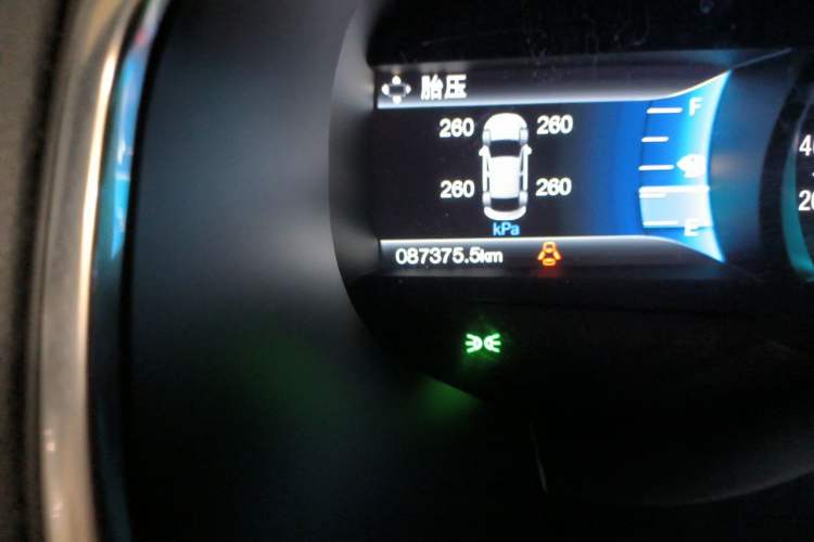 Used Ford Edge 2015 2.0T GTDi Two-Wheel-Drive High-Line Version Odometer Close Up