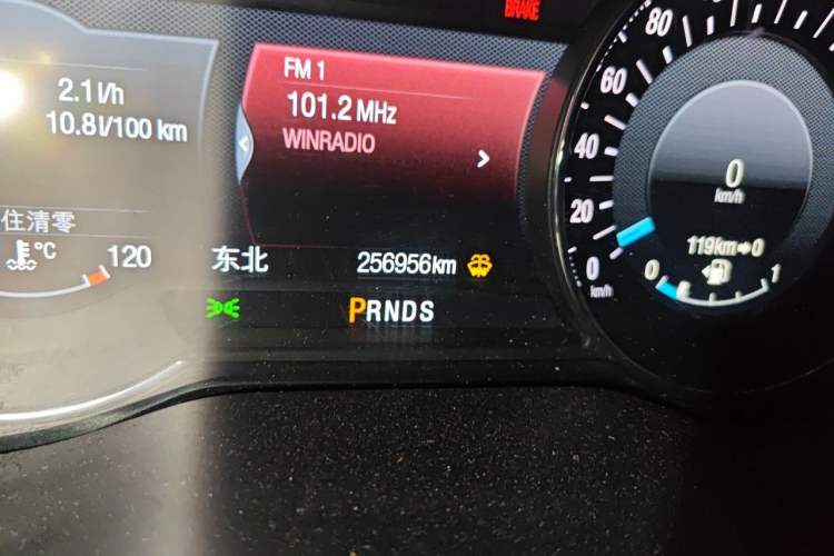 Used Ford Edge 2015 2.0T GTDi Four-Wheel Drive Prestige Model Odometer Close Up