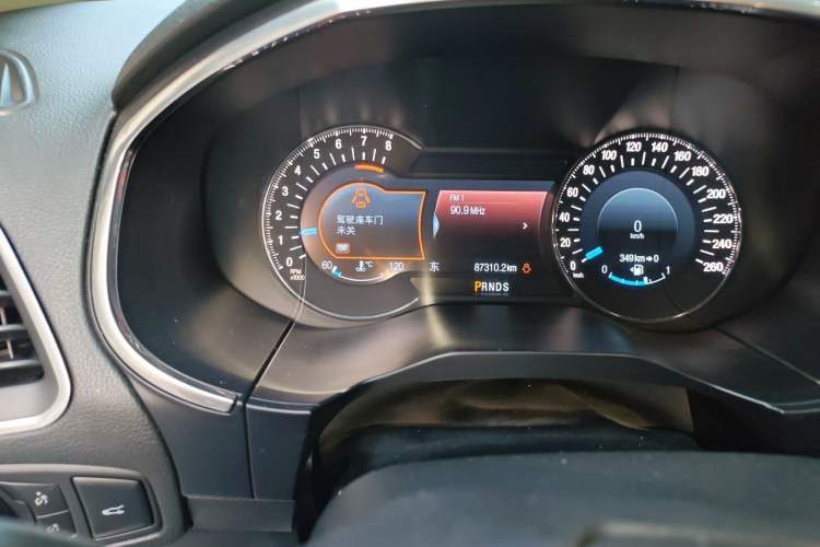 Used Ford Edge 2015 2.0T GTDi Four-Wheel Drive Prestige Model Odometer Close Up