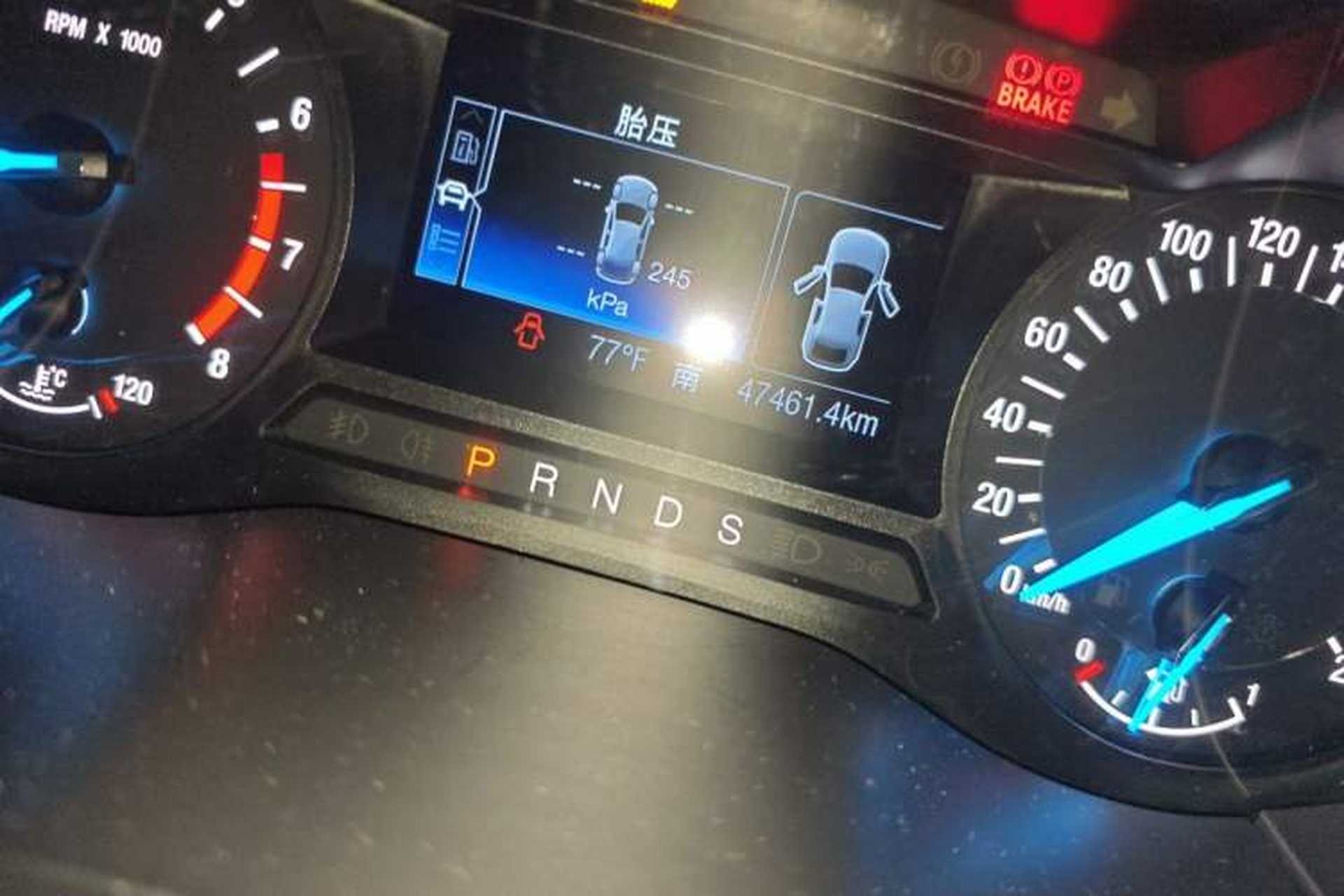Used Ford Edge 2015 2.0T GTDi Two-Wheel-Drive Platinum Edition Odometer Close Up