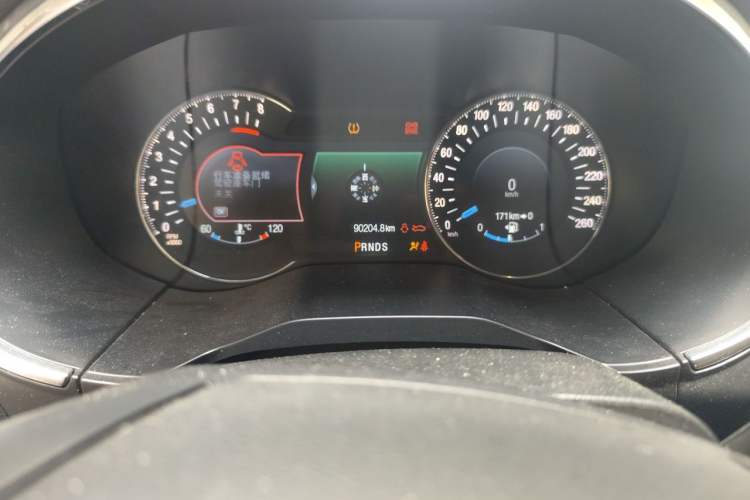 Used Ford Edge 2015 2.0T GTDi 4x4 High-Grade Model Odometer Close Up