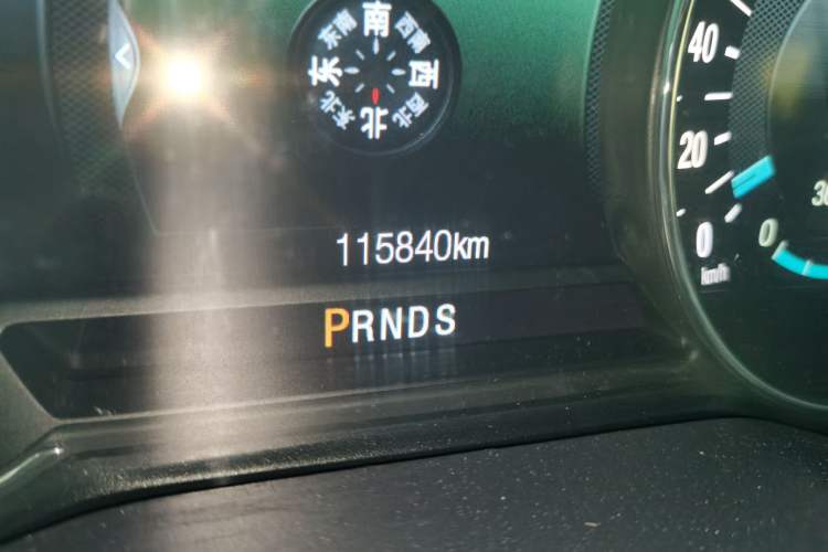 Used Ford Edge 2015 2.7T GTDi 4x4 Prestige 7-Seater Odometer Close Up