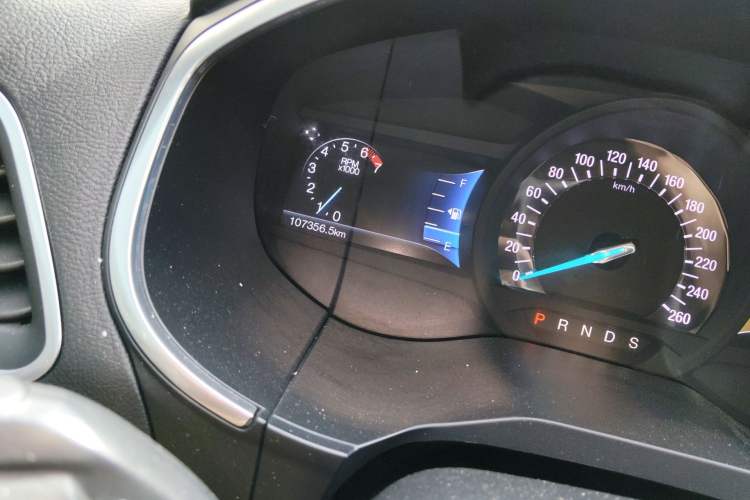 Used Ford Edge 2015 2.0T GTDi 4x4 High-Grade Model Odometer Close Up