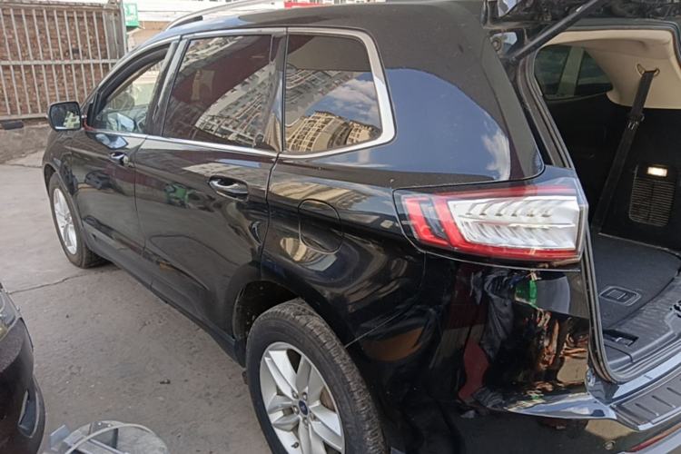 Used Ford Edge 2015 2.0T GTDi Two-Wheel-Drive Platinum Edition Rear Left 45 Deg