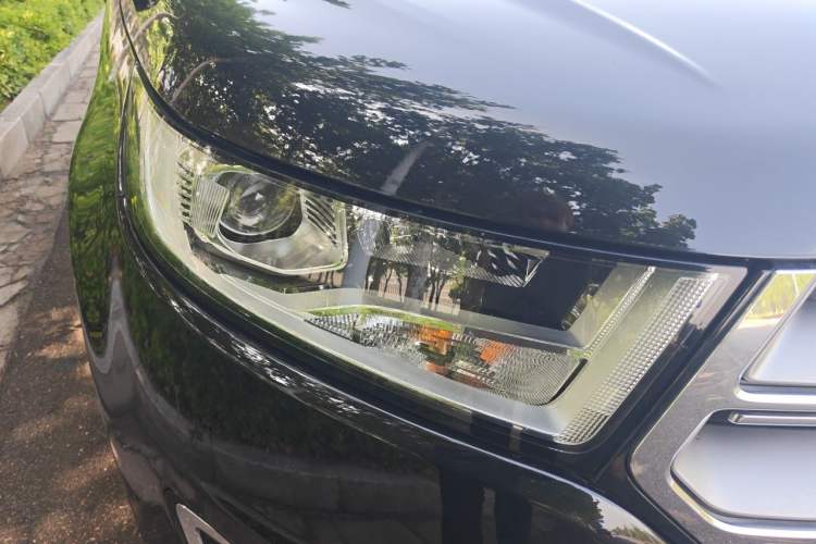 Used Ford Edge 2015 2.0T GTDi Two-Wheel-Drive Elite Edition Right Front Headlight
