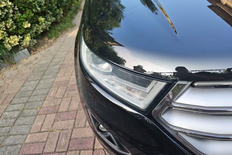 Used Ford Edge 2015 2.0T GTDi Two-Wheel-Drive Platinum Edition Right Front Headlight