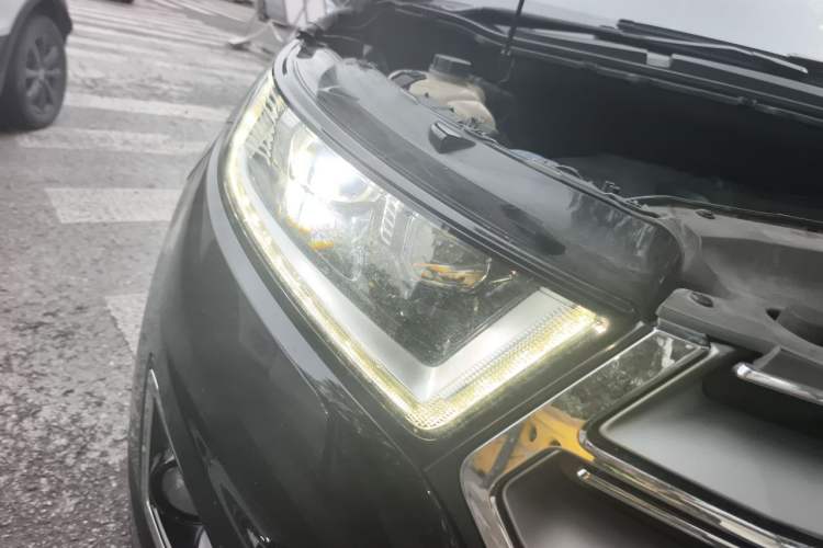 Used Ford Edge 2015 2.0T GTDi Two-Wheel-Drive High-Line Version Right Front Headlight