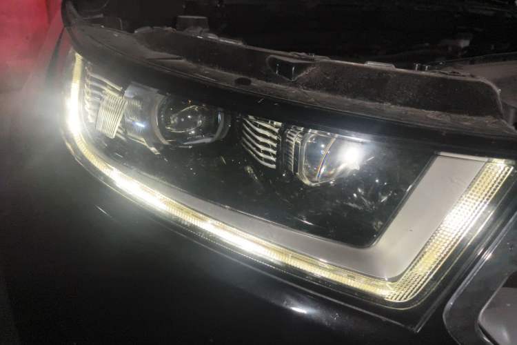 Used Ford Edge 2015 2.0T GTDi Two-Wheel-Drive High-Line Version Right Front Headlight