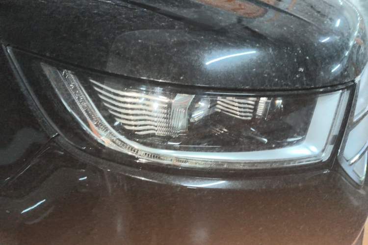 Used Ford Edge 2015 2.0T GTDi Two-Wheel-Drive High-Line Version Right Front Headlight