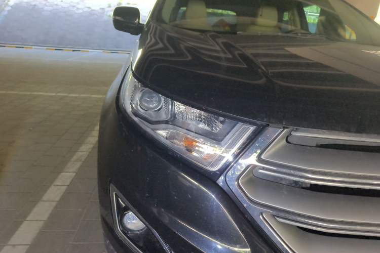 Used Ford Edge 2015 2.0T GTDi Two-Wheel-Drive Elite Edition Right Front Headlight