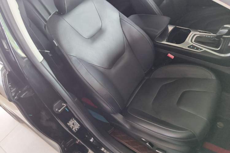 Used Ford Edge 2015 2.0T GTDi Four-Wheel Drive Prestige Model Right Front Seat