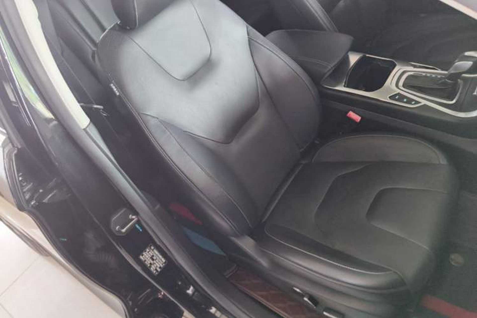 Used Ford Edge 2015 2.0T GTDi Four-Wheel Drive Prestige Model Right Front Seat