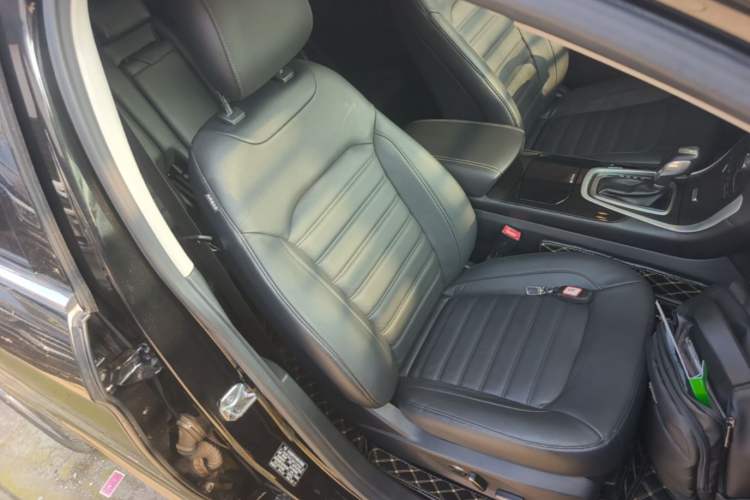Used Ford Edge 2015 2.0T GTDi 4x4 High-Grade Model Right Front Seat