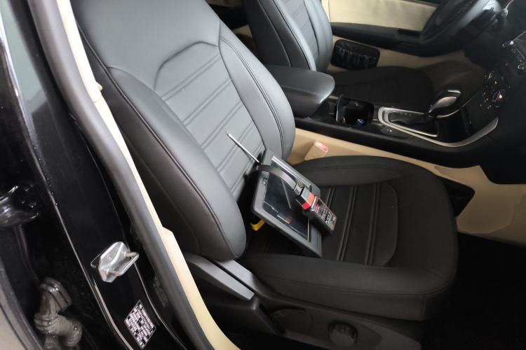 Used Ford Edge 2015 2.0T GTDi Two-Wheel-Drive Elite Edition Right Front Seat