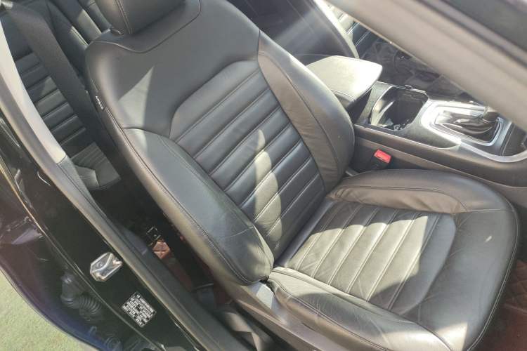 Used Ford Edge 2015 2.0T GTDi 4x4 High-Grade Model Right Front Seat