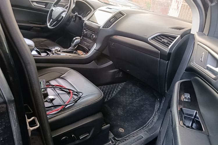 Used Ford Edge 2015 2.0T GTDi Two-Wheel-Drive Platinum Edition Right Front Seat