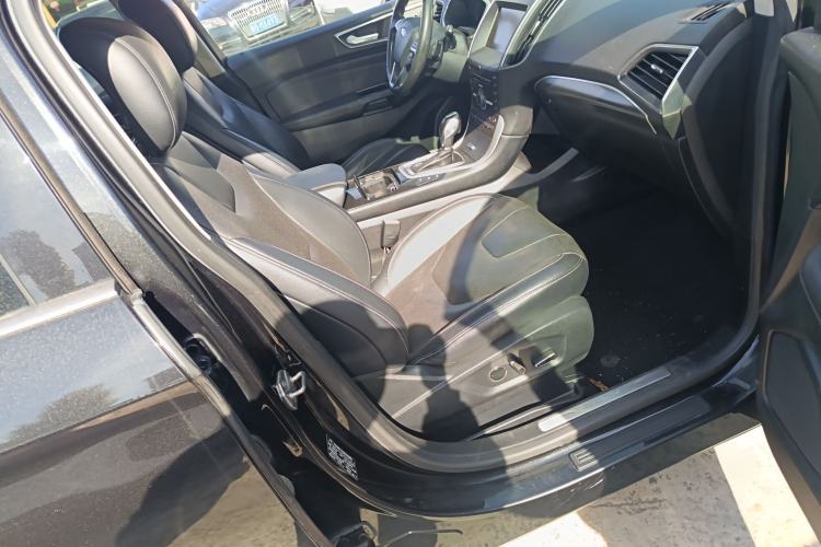 Used Ford Edge 2015 2.0T GTDi Four-Wheel Drive Prestige Model Right Front Seat
