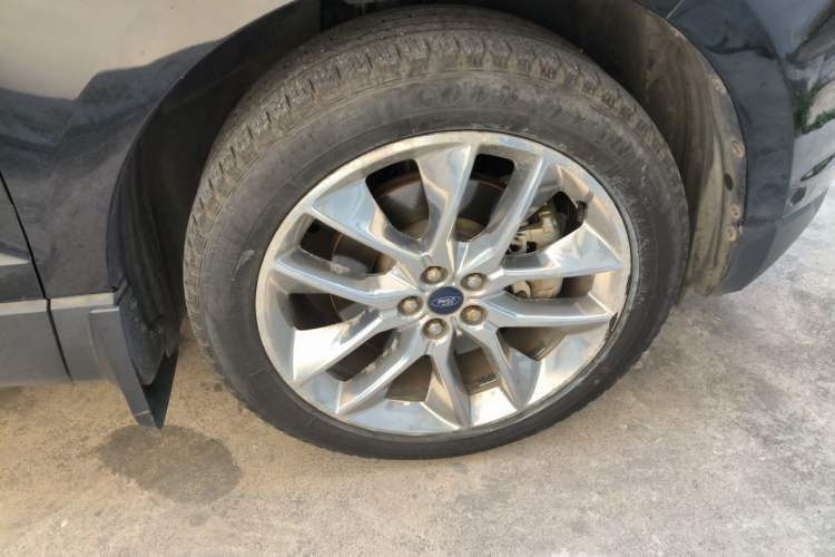 Used Ford Edge 2015 2.7T GTDi 4x4 Prestige 7-Seater Right Front Wheel Hub