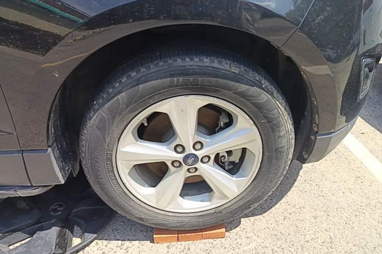 Used Ford Edge 2015 2.0T GTDi Two-Wheel-Drive Elite Edition Right Front Wheel Hub