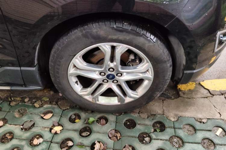 Used Ford Edge 2015 2.0T GTDi Two-Wheel-Drive High-Line Version Right Front Wheel Hub