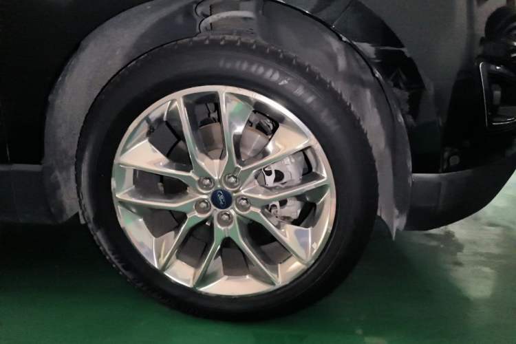 Used Ford Edge 2015 2.7T GTDi 4x4 Prestige 7-Seater Right Front Wheel Hub