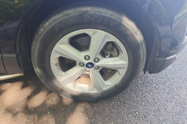 Used Ford Edge 2015 2.0T GTDi Two-Wheel-Drive Elite Edition Right Front Wheel Hub