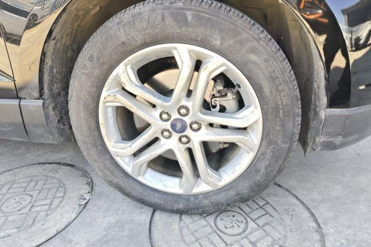 Used Ford Edge 2015 2.0T GTDi Two-Wheel-Drive High-Line Version Right Front Wheel Hub