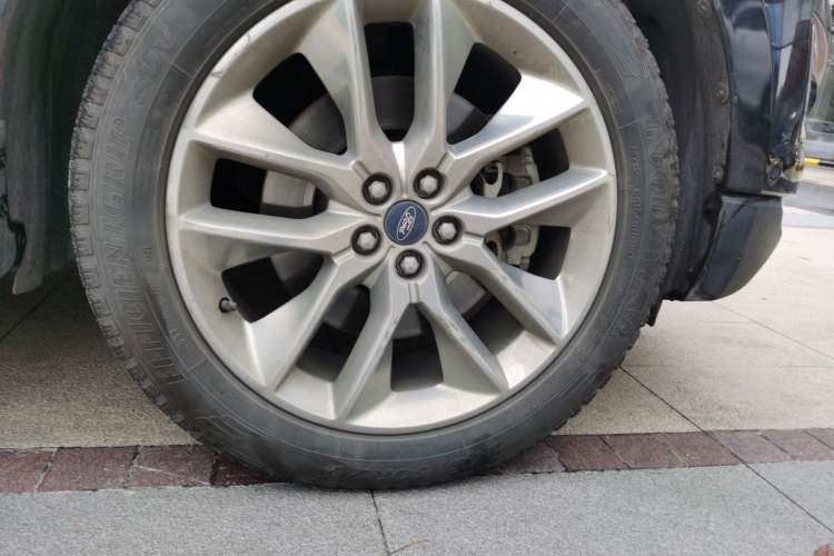 Used Ford Edge 2015 2.7T GTDi 4x4 Prestige 7-Seater Right Front Wheel Hub