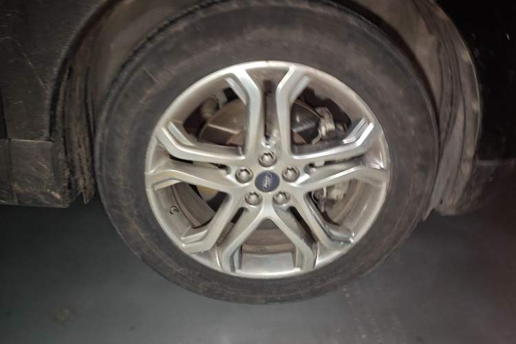 Used Ford Edge 2015 2.0T GTDi 4x4 High-Grade Model Right Front Wheel Hub