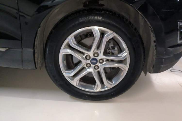 Used Ford Edge 2015 2.0T GTDi Two-Wheel-Drive High-Line Version Right Front Wheel Hub