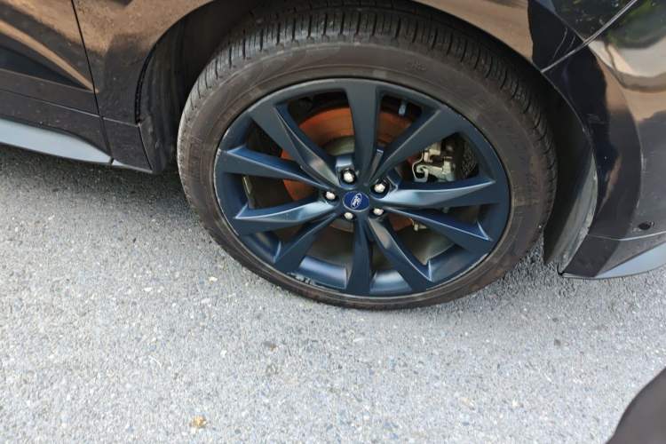 Used Ford Edge 2015 2.7T GTDi 4x4 Sporty 7-Seater Right Front Wheel Hub