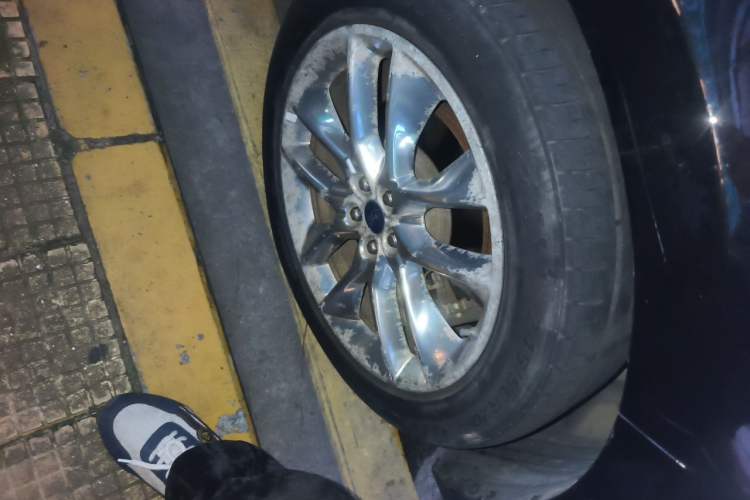 Used Ford Edge 2015 2.0T GTDi Four-Wheel Drive Prestige Model Right Front Wheel Hub