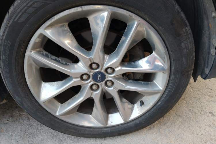 Used Ford Edge 2015 2.7T GTDi 4x4 Prestige 7-Seater Right Front Wheel Hub