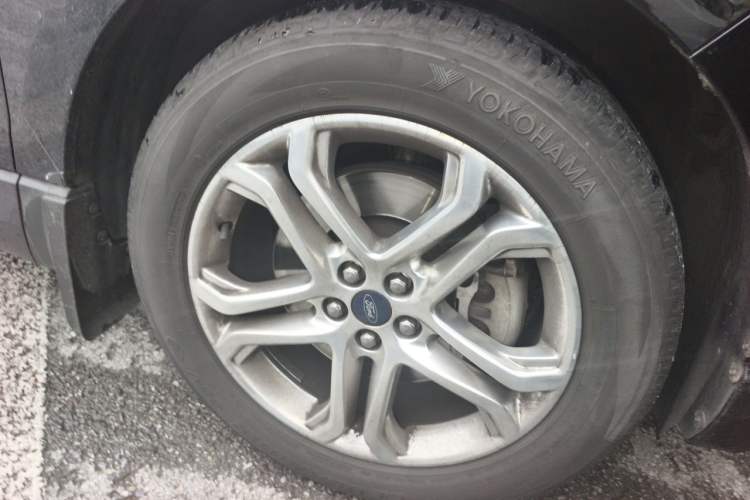 Used Ford Edge 2015 2.0T GTDi Two-Wheel-Drive High-Line Version Right Front Wheel Hub