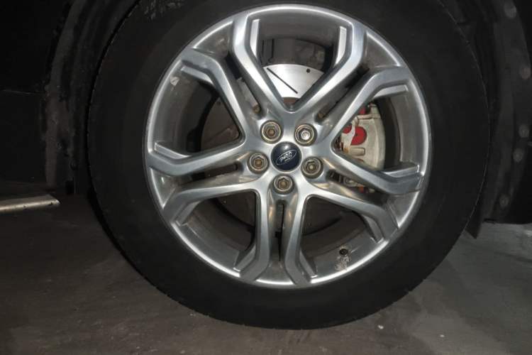 Used Ford Edge 2015 2.0T GTDi Two-Wheel-Drive High-Line Version Right Front Wheel Hub
