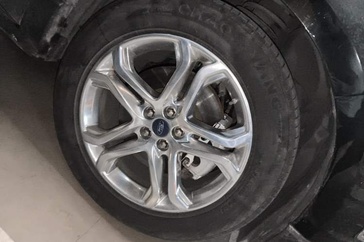 Used Ford Edge 2015 2.0T GTDi Two-Wheel-Drive High-Line Version Right Front Wheel Hub
