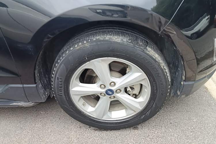 Used Ford Edge 2015 2.0T GTDi Two-Wheel-Drive Elite Edition Right Front Wheel Hub