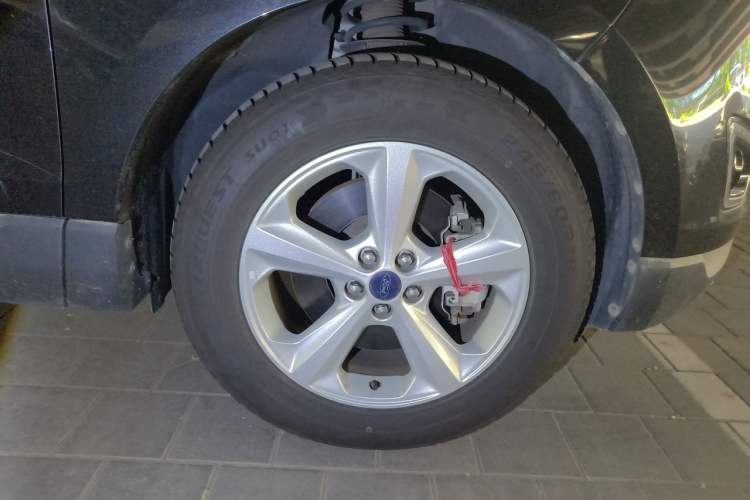 Used Ford Edge 2015 2.0T GTDi Two-Wheel-Drive Elite Edition Right Front Wheel Hub