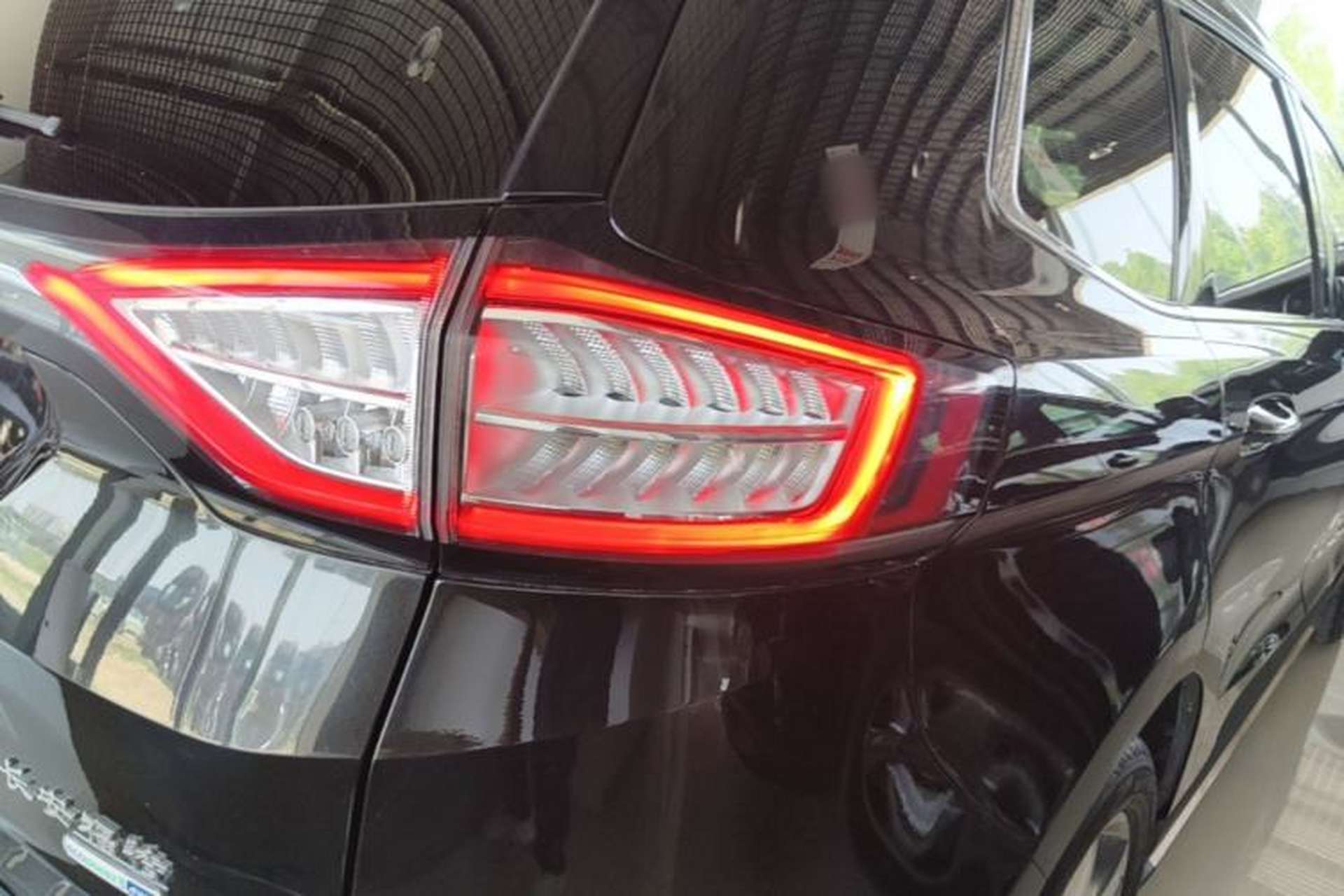 Used Ford Edge 2015 2.0T GTDi Four-Wheel Drive Prestige Model Right Rear Taillight